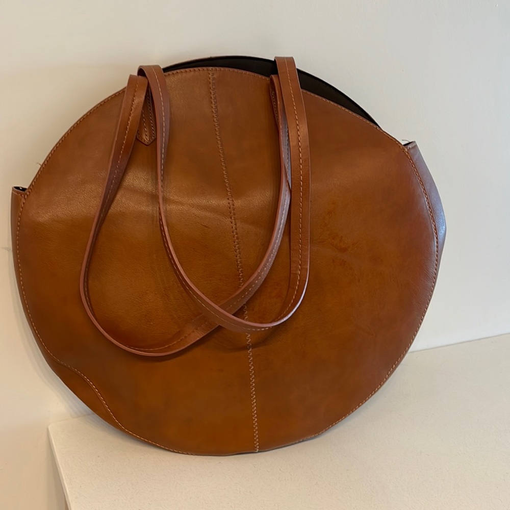 Round shoulder bag tan purse